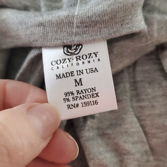 COZY ROZY Split Back Top - Picture 4 of 5